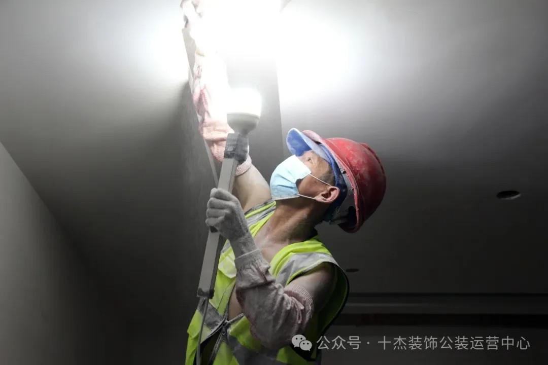 致敬工人師傅 | 十杰裝飾夏日工地送清涼，感謝最可愛(ài)的人